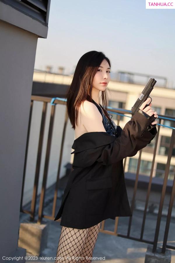 薛曼柔  [XiuRen]高清写真图 2023.12.07 No.7772 曼柔 美腿御姐第5张图片